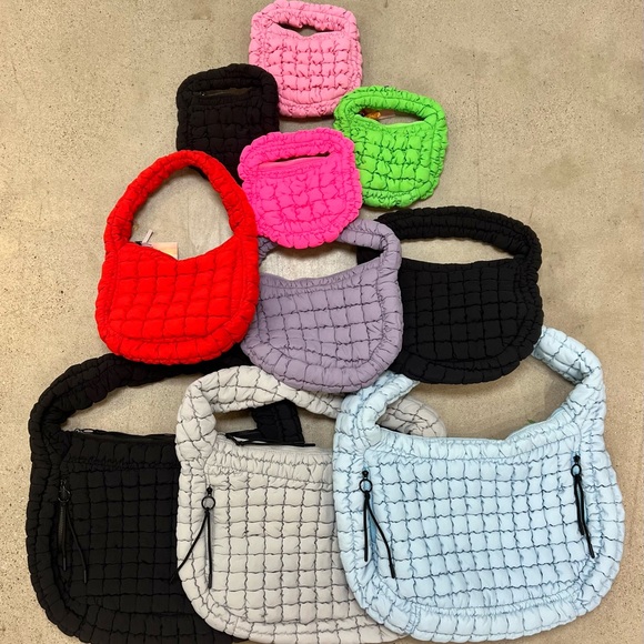 NWT Puffer Carry All Bag - Picture 2 of 2